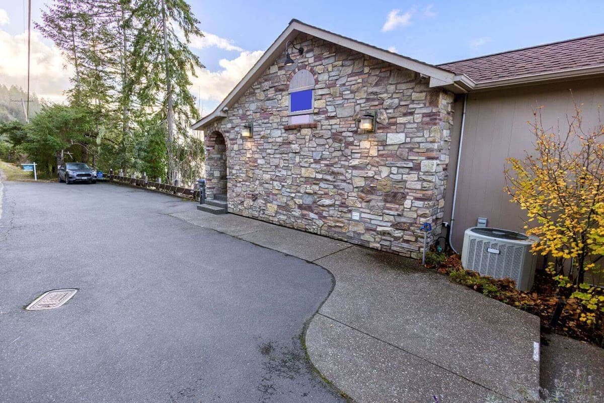 Luxury Waterfront Hood Canal Vacation Home Rental