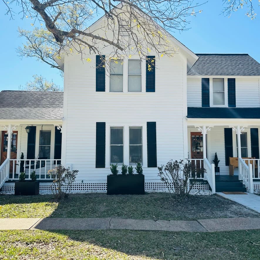 "AUNT BETTY'S HOUSE" AIRBNB