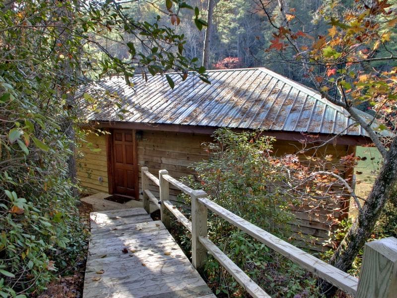 Lodging on the Lake