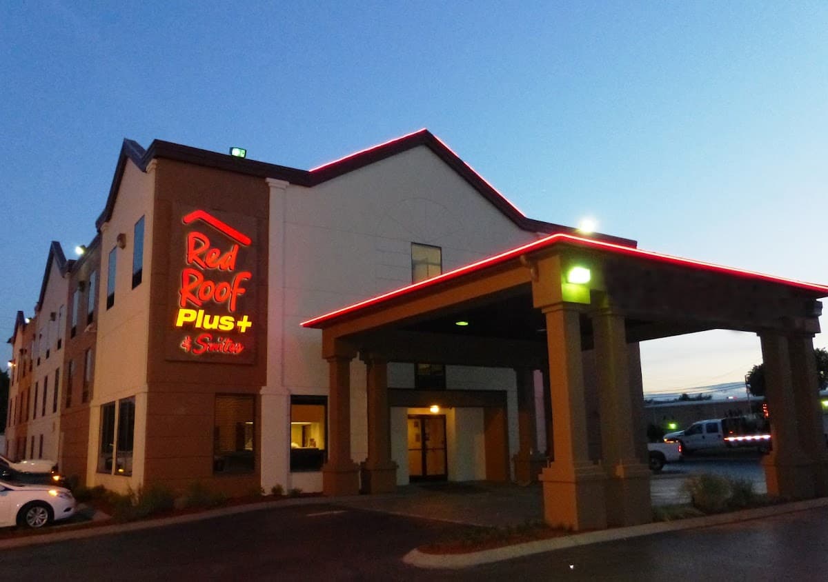 Red Roof PLUS+ & Suites Chattanooga - Downtown