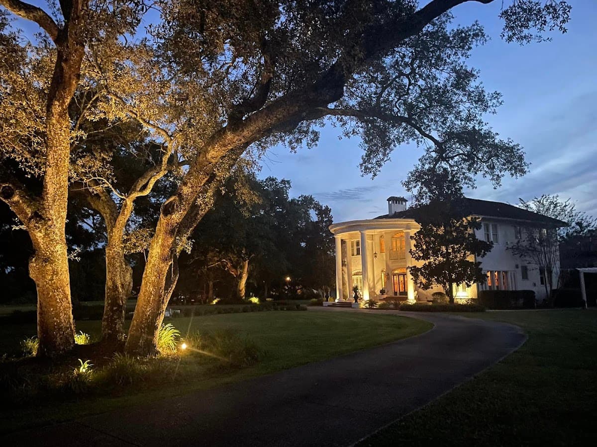 Oak Crest Mansion Inn