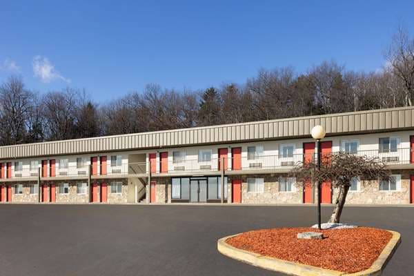 Super 8 by Wyndham Hazleton