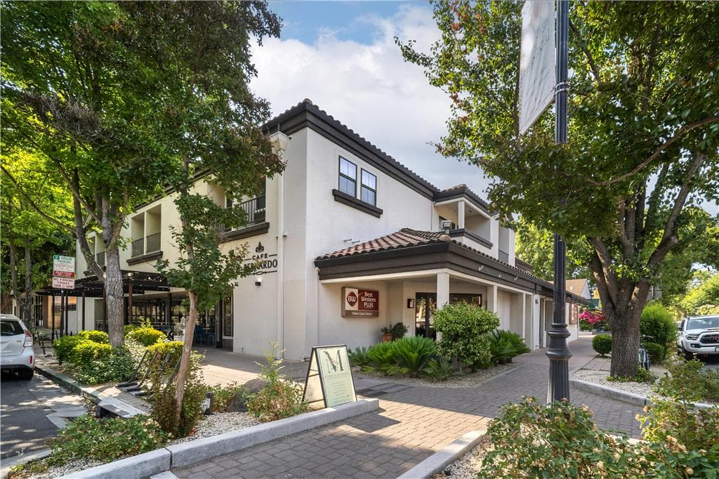 Best Western Plus Palm Court Hotel