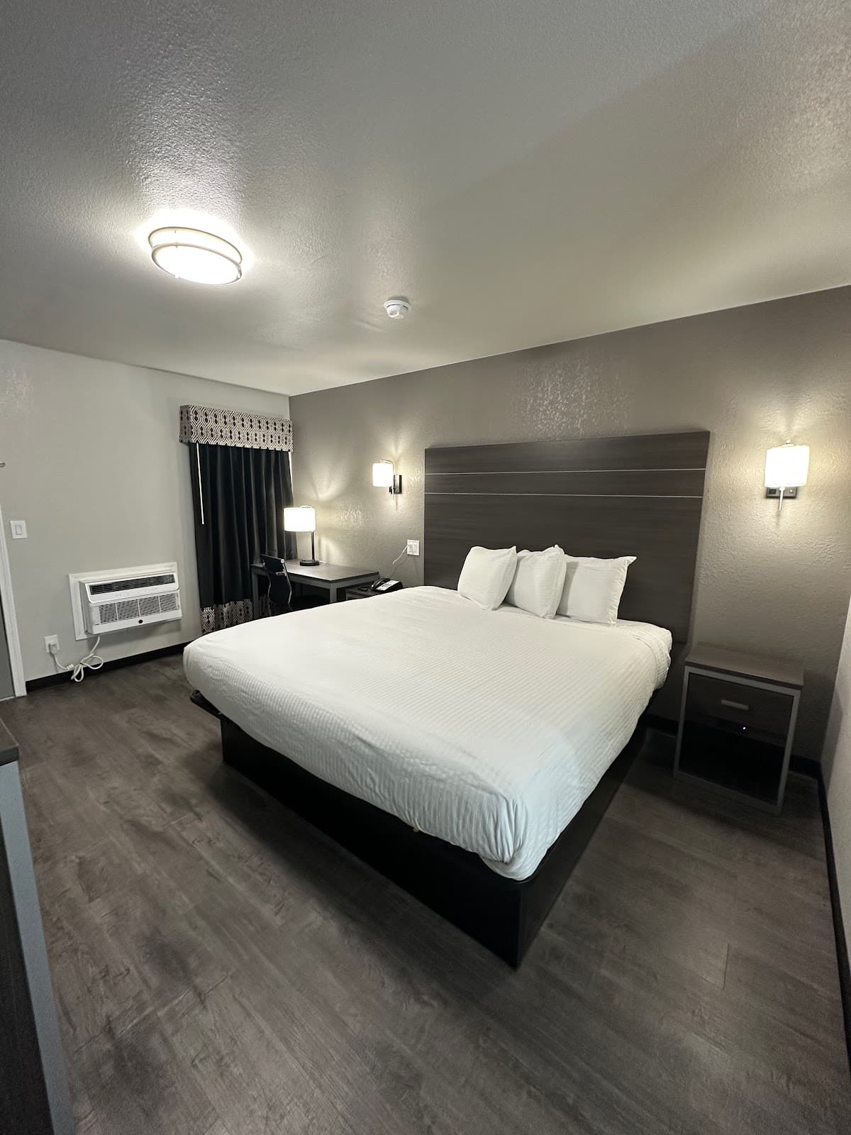 Sleepy Traveler Motel