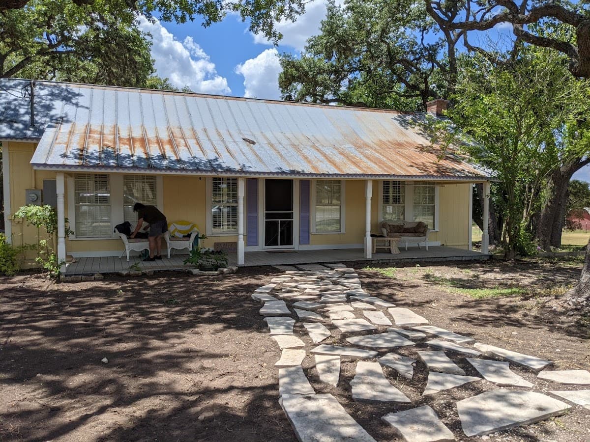 Mill Wheel on the Nueces - Sunshine Cottage