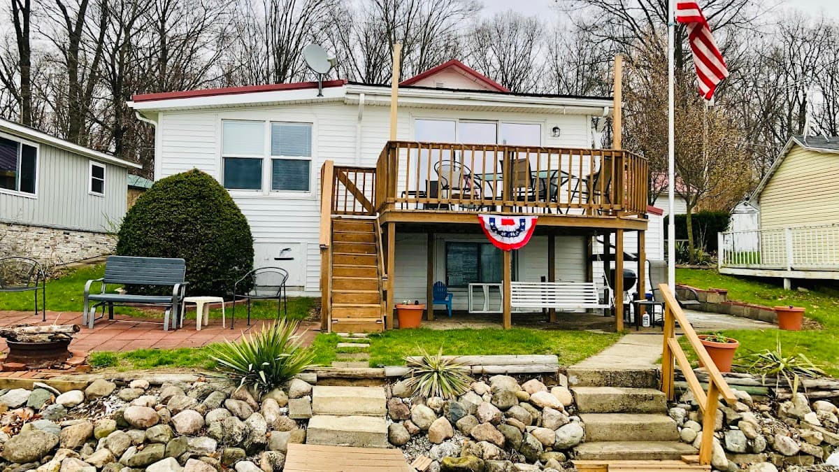 The Wellington Lake Cottage