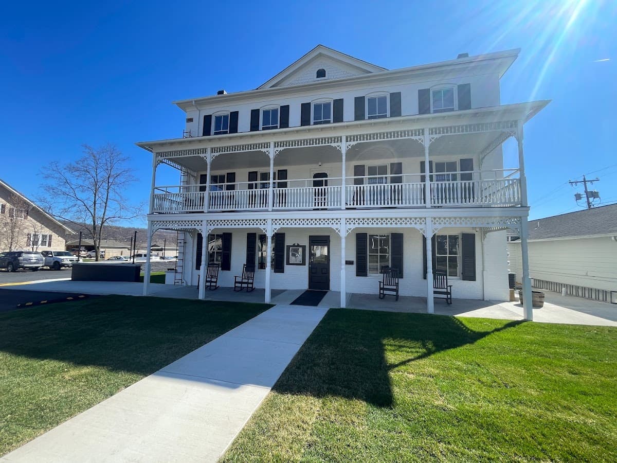 The Hermitage Inn & Taphouse