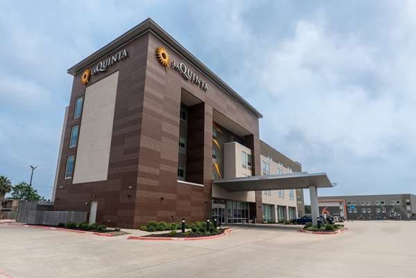 La Quinta Inn & Suites by Wyndham Corpus Christi Southeast