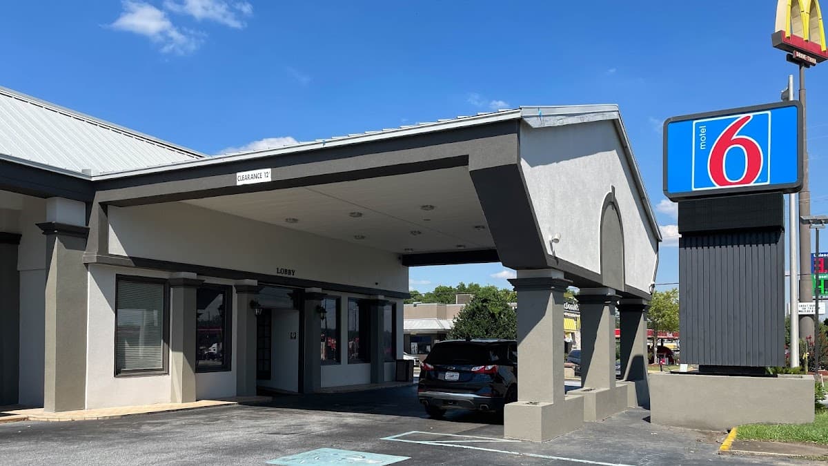 Motel 6 Opelika, AL