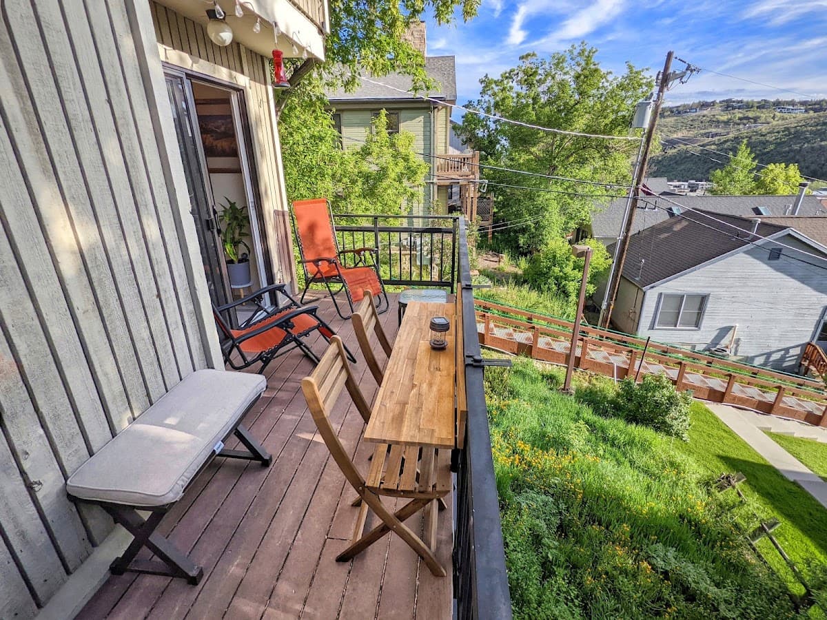 470 Woodside Ave #1 - 2 bed / 2 bath