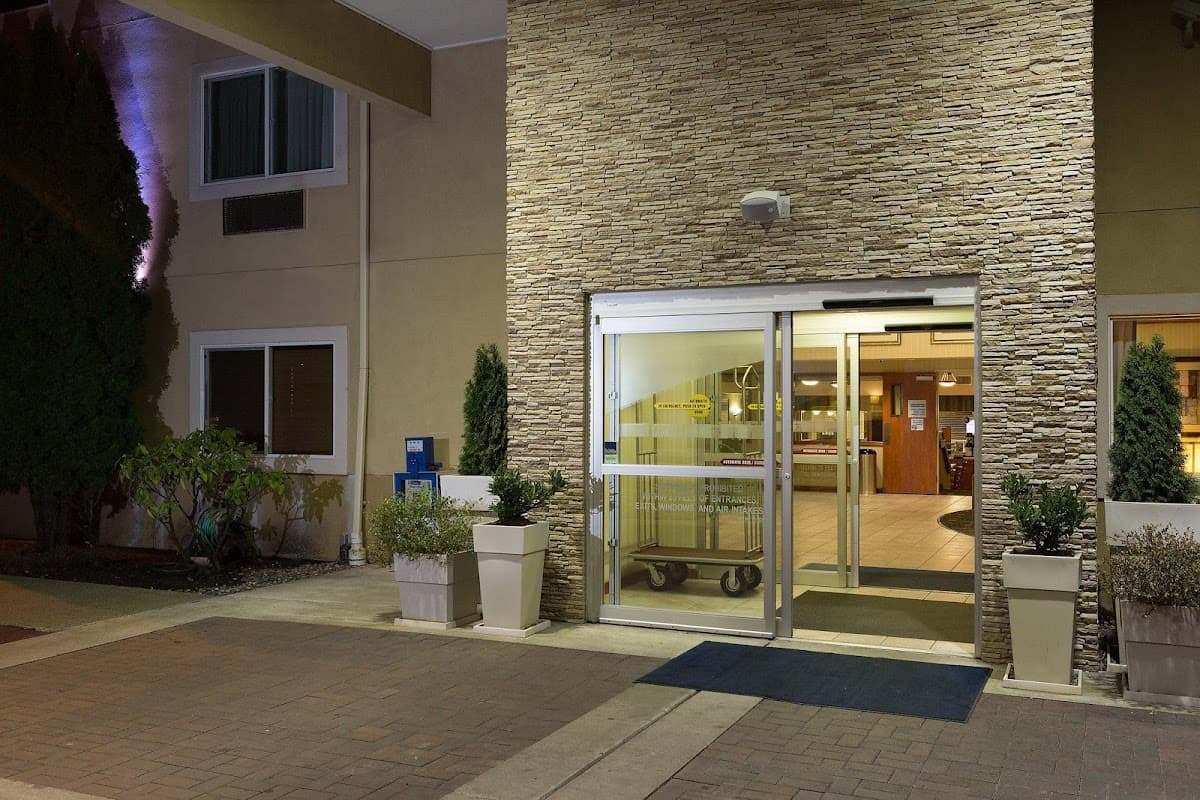 Holiday Inn Express & Suites Burlington by IHG