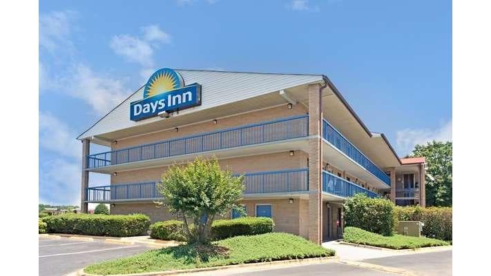 Days Inn by Wyndham Charlotte Northlake