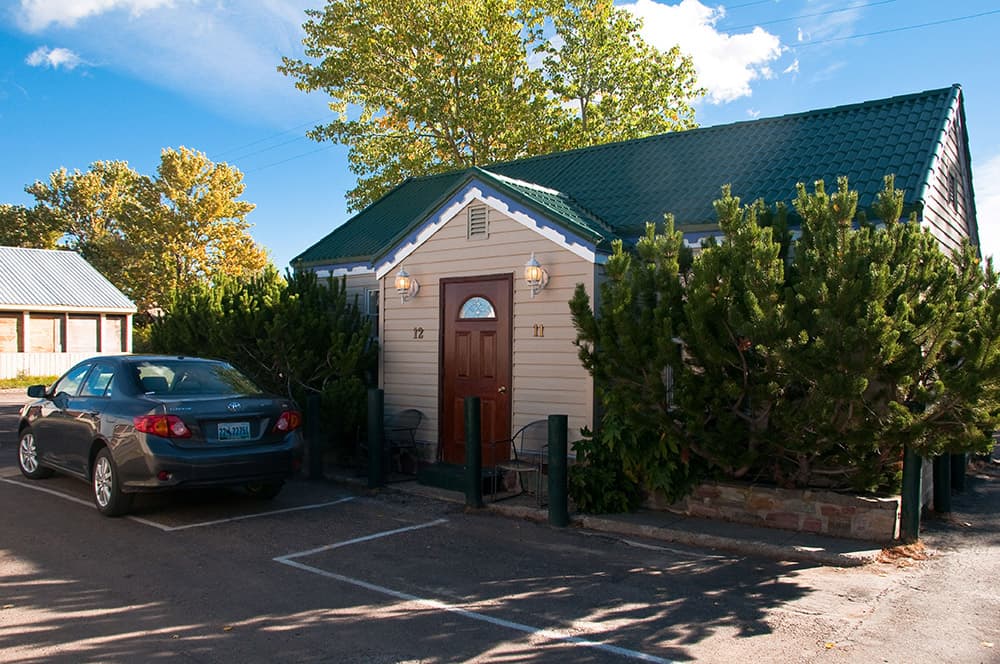 Dancing Bears Inn DB Boutique and Cabins