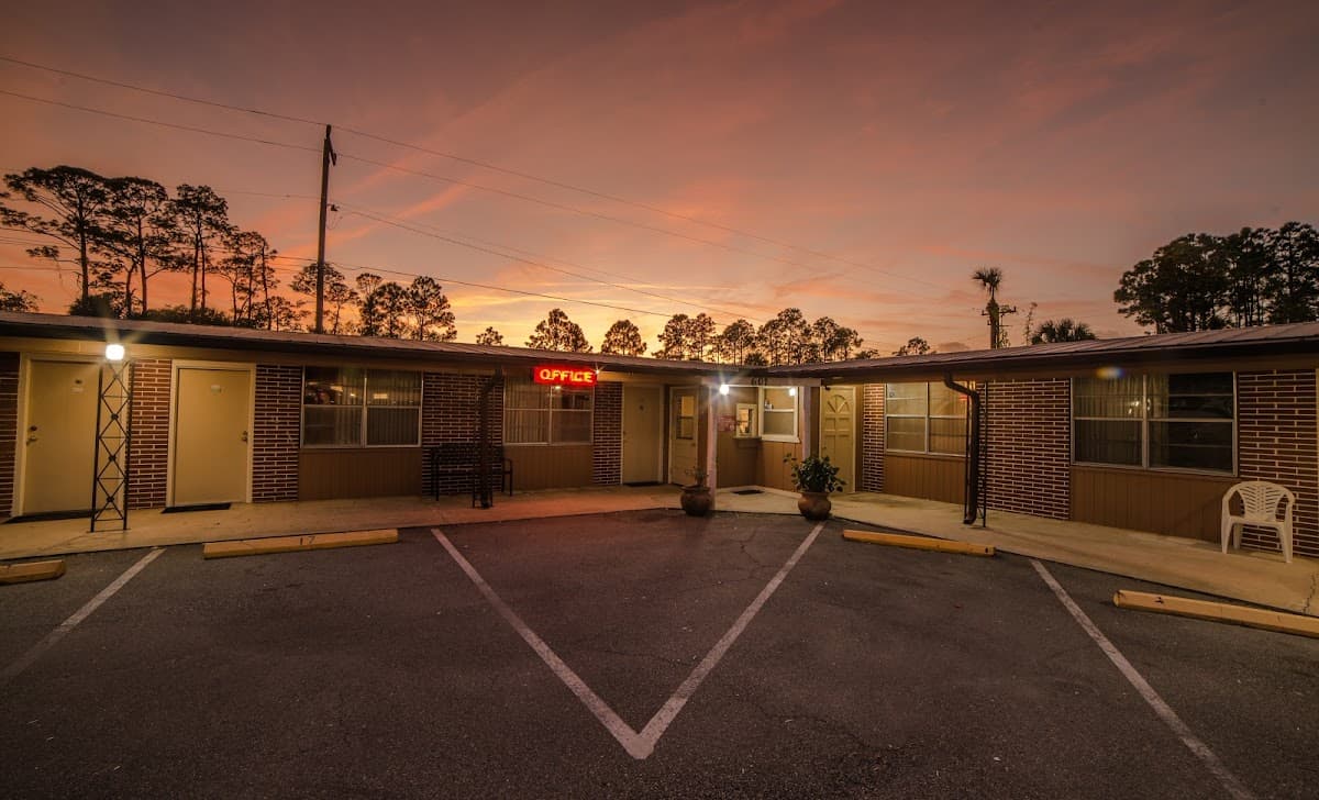 Deluxe Inn