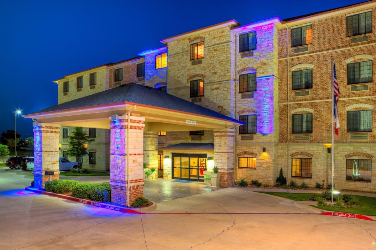 Holiday Inn Express & Suites Granbury by IHG