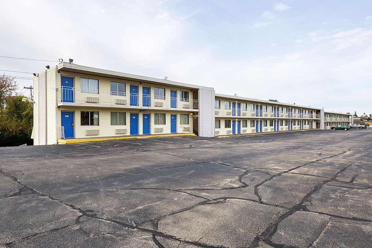 Motel 6 Dubuque, IA
