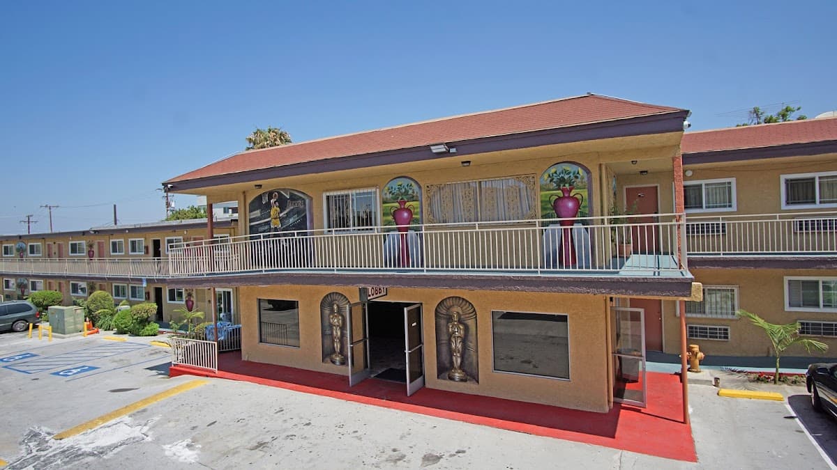 Los Angeles Inn & Suites
