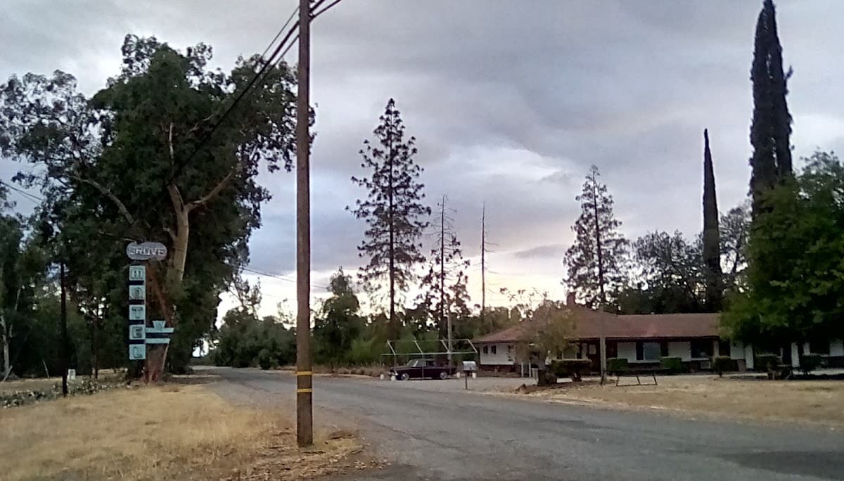 Grove Motel