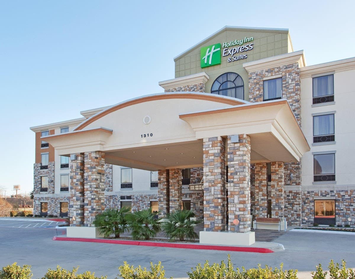 Holiday Inn Express & Suites Dallas South - Desoto by IHG