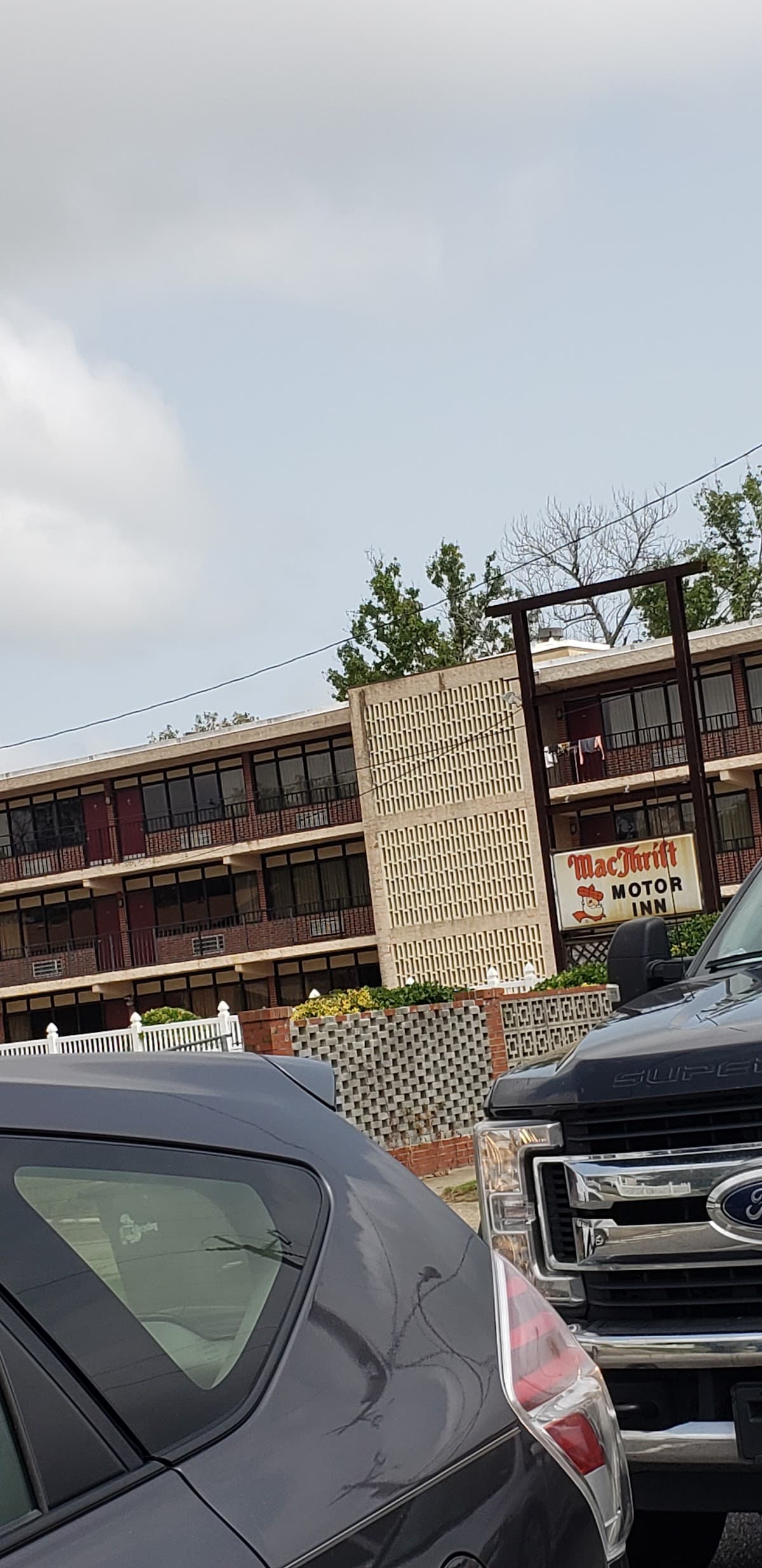 Mac Thrift Motor Inn North