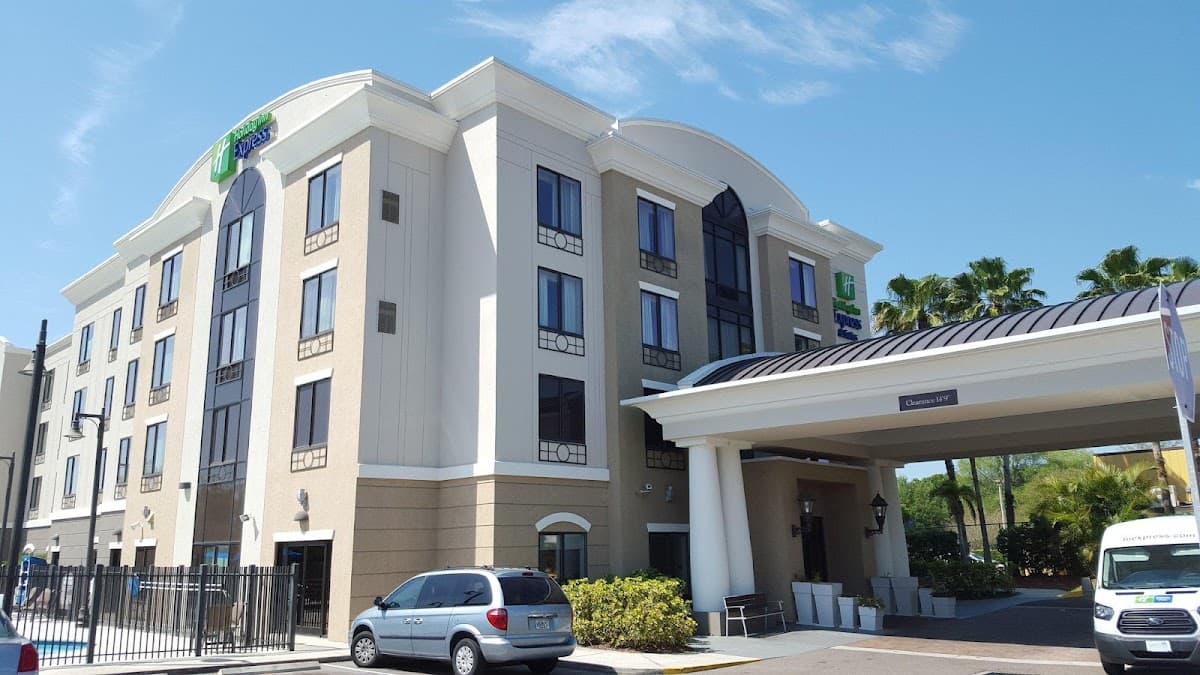 Holiday Inn Express & Suites Tampa -Usf-Busch Gardens by IHG