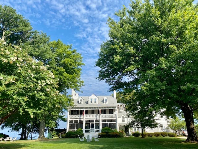 Wades Point Inn On The Bay