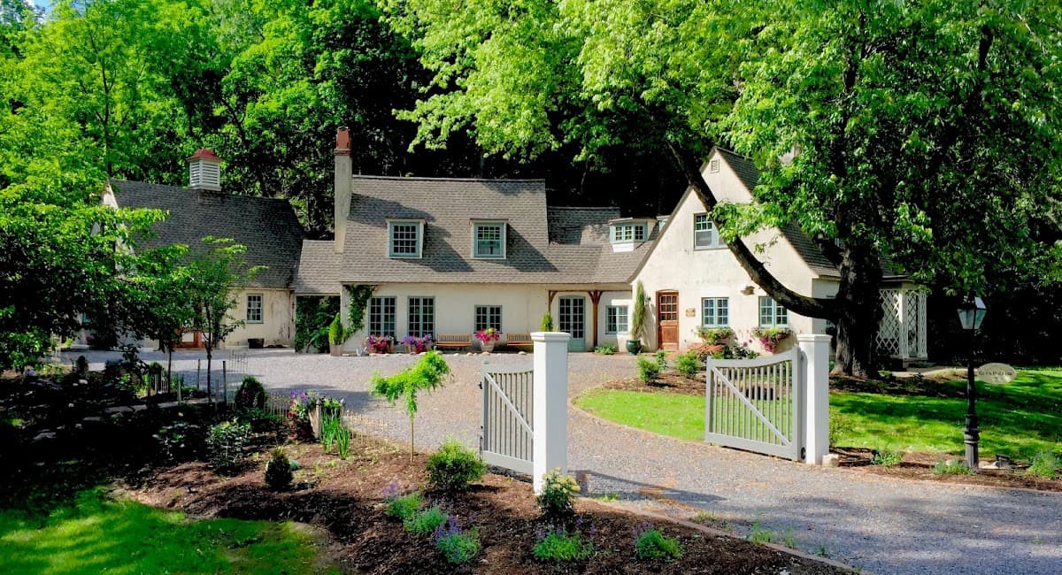 Glen Hollow Wine Country Cottage