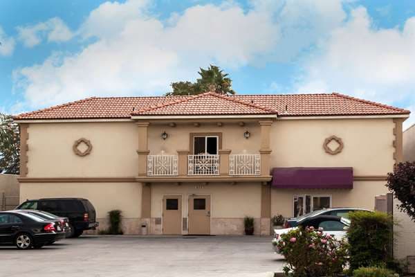 Howard Johnson by Wyndham Bakersfield