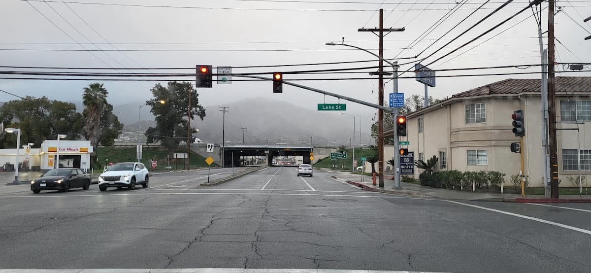 Burbank Inn & Suites