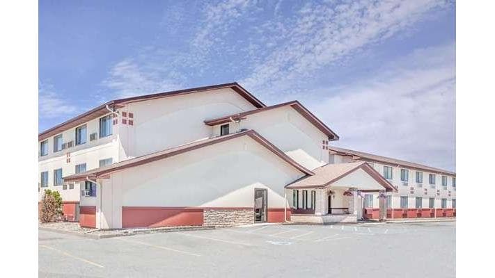 Super 8 by Wyndham Montgomery Maybrook
