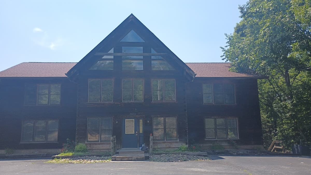 Smoky Pines Lodge