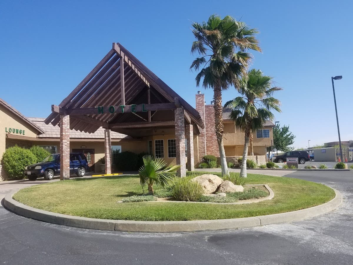 Mariah County Inn & Suites