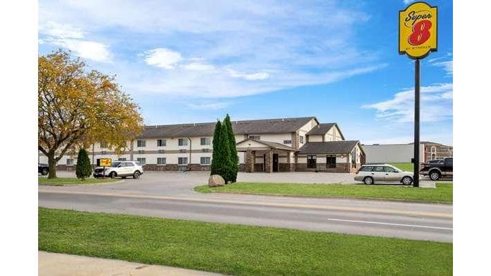 Super 8 by Wyndham Waverly
