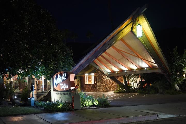 Caliente Tropics Resort - Palm Springs, CA