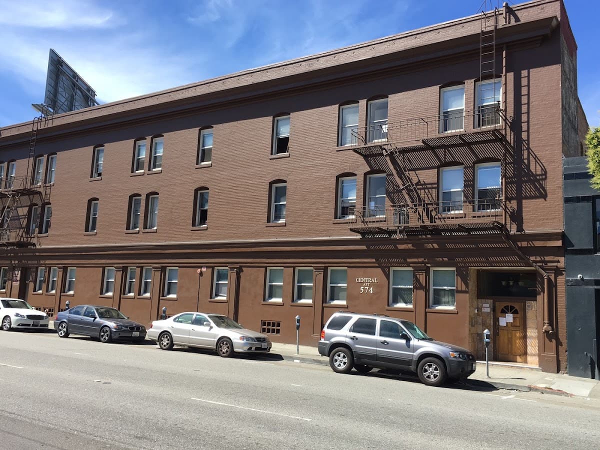 574 3rd St: Central Apartments