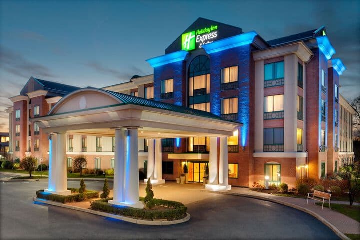 Holiday Inn Express & Suites Warwick-Providence (Airport)