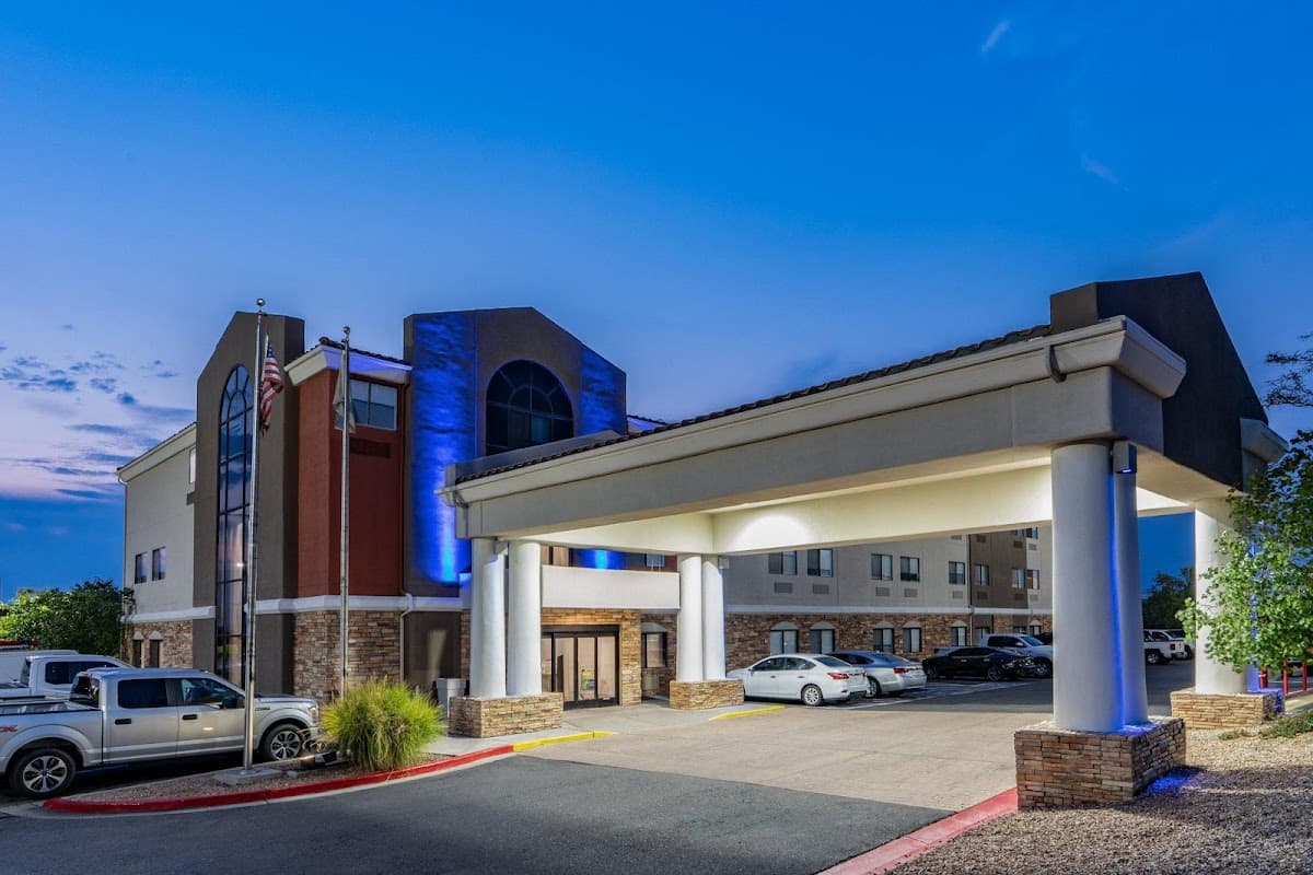 Holiday Inn Express & Suites Albuquerque-N. Balloon Fsta Park by IHG