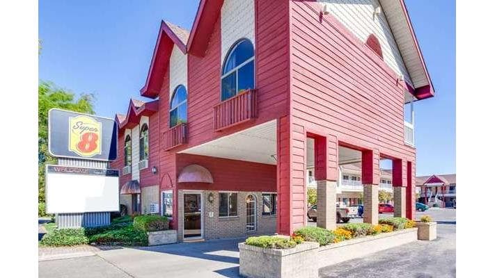 Super 8 by Wyndham Mackinaw City/Beachfront Area