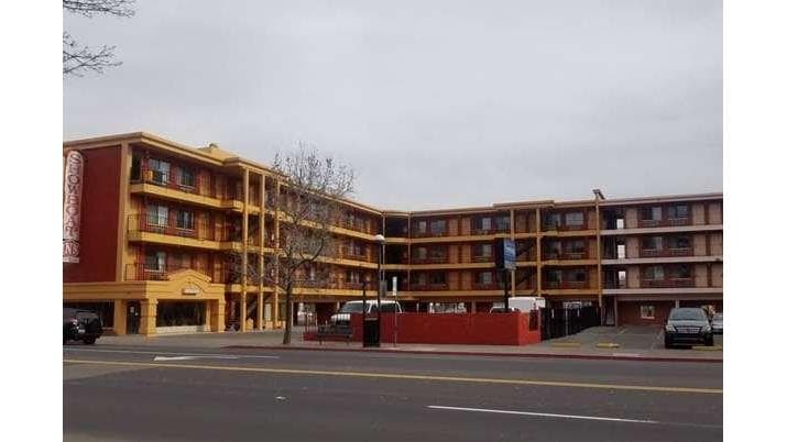 Howard Johnson by Wyndham Reno Downtown