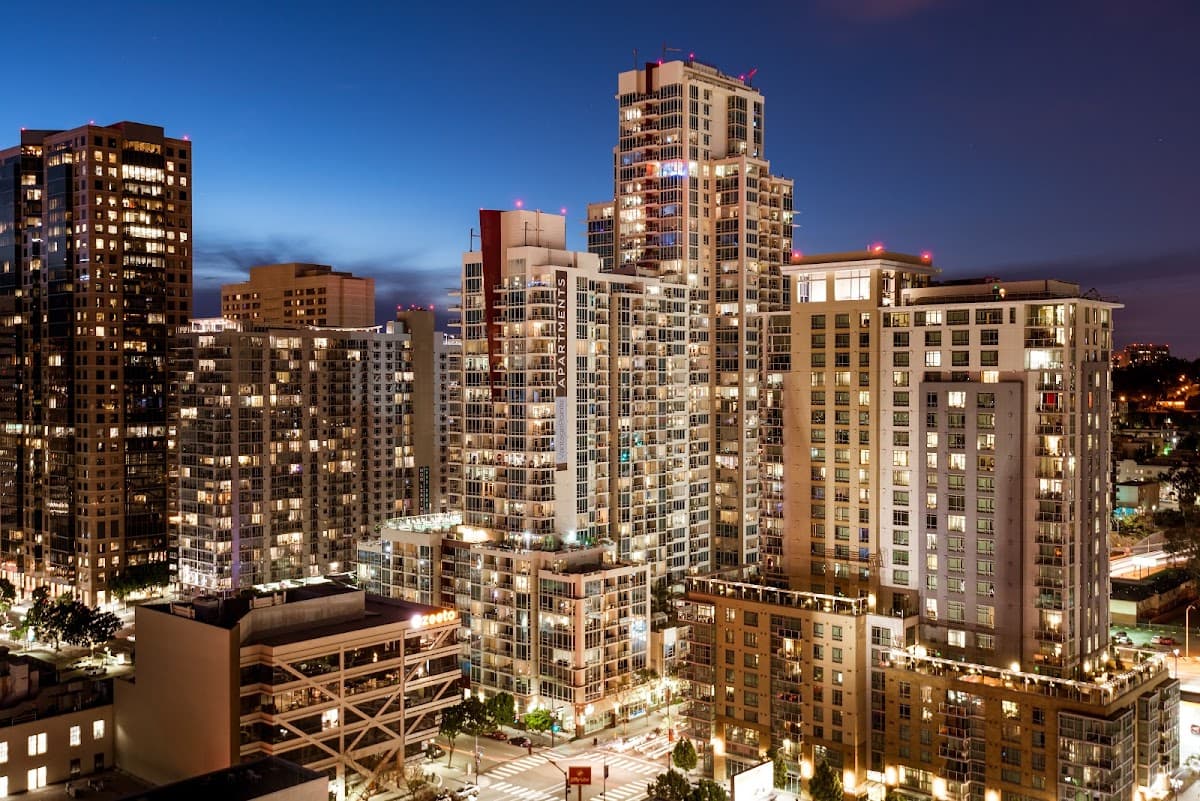 Vantage Pointe Apartments