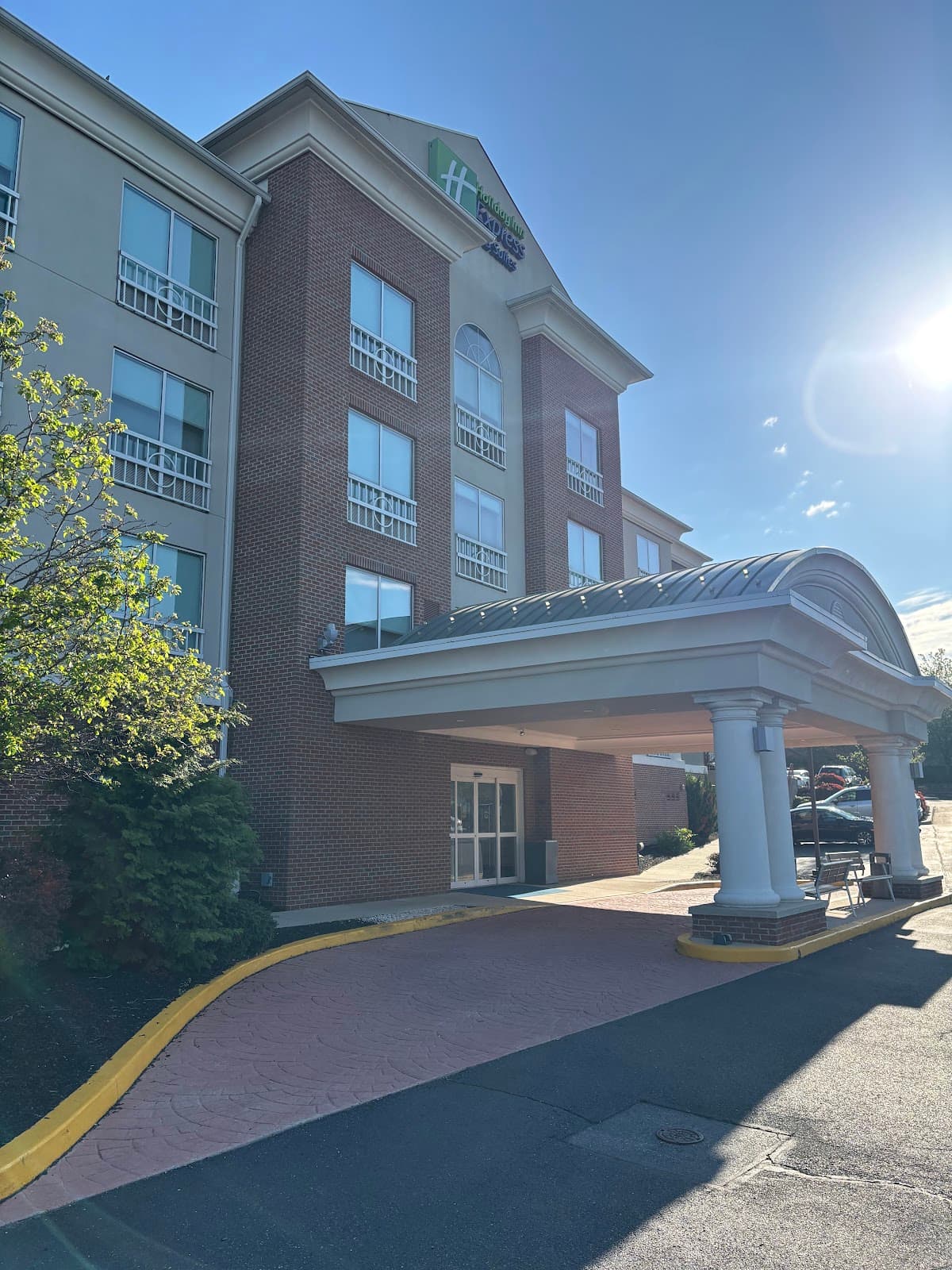 Holiday Inn Express & Suites Bethlehem by IHG