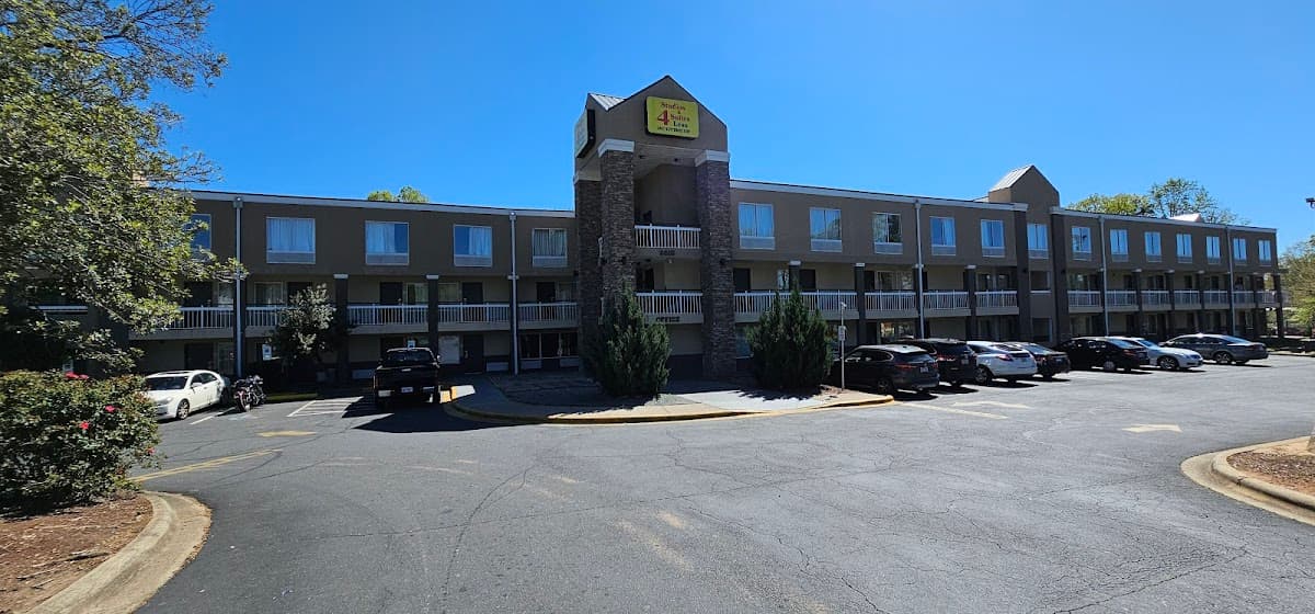 Studios & Suites 4 Less Airport