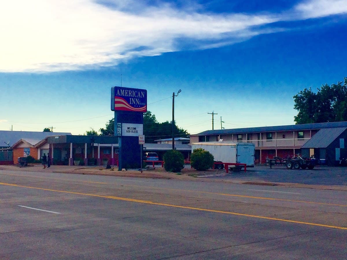 American Inn & Suites
