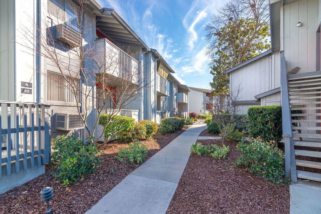 Sunnyvale Crossings Apartments