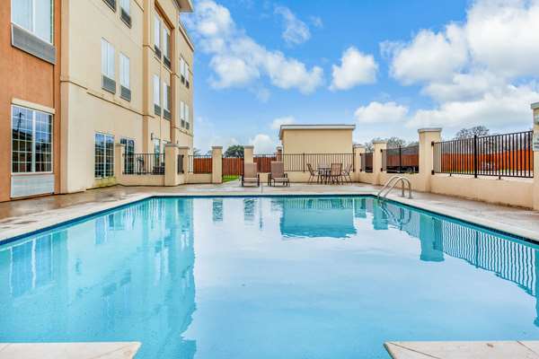 La Quinta Inn & Suites by Wyndham Luling