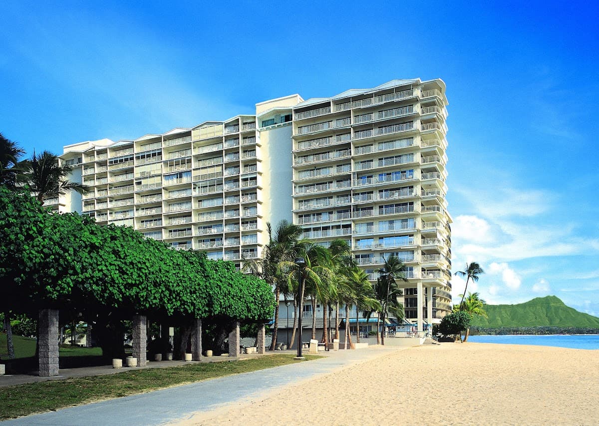 Waikīkī Shore by OUTRIGGER