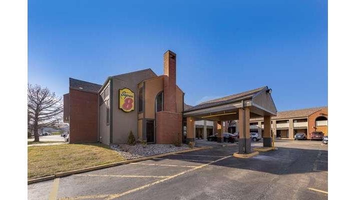 Super 8 by Wyndham Kansas City Airport