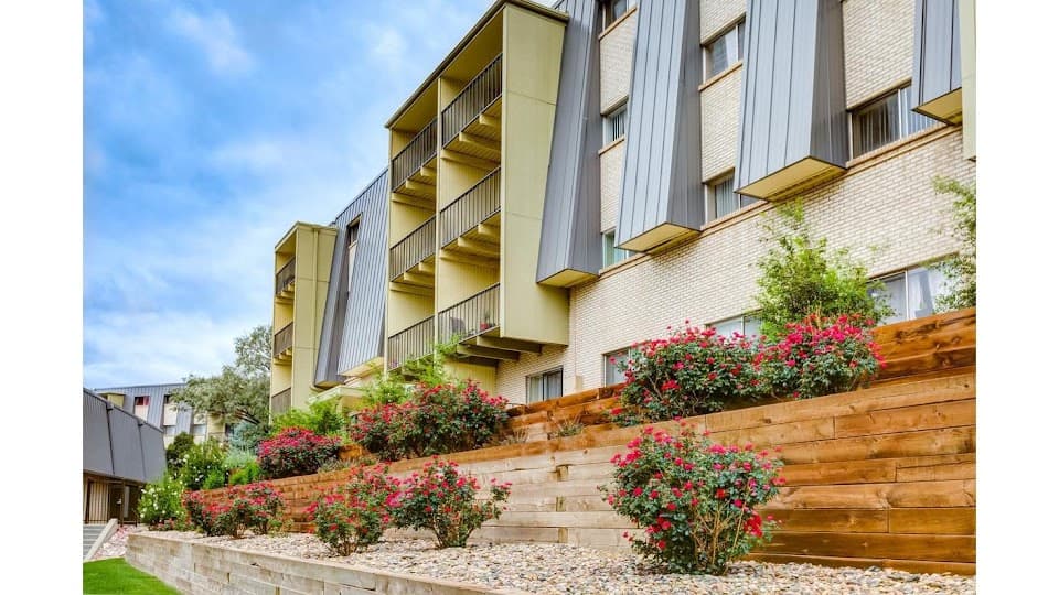 Flats at Pinecliff