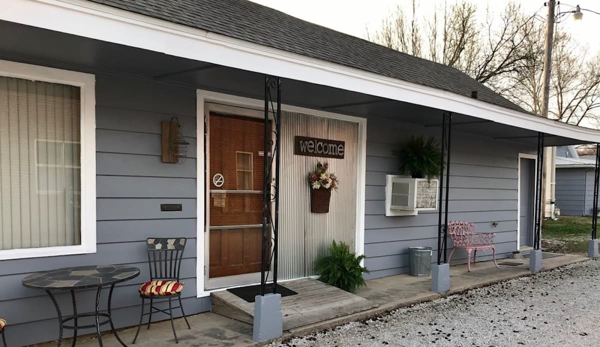 Neodesha Guesthouse - Overnight Accommodations