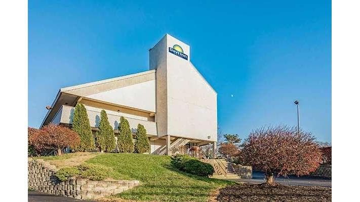 Days Inn by Wyndham Cincinnati I-71